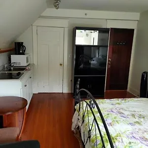 Guest house West, Vancouver